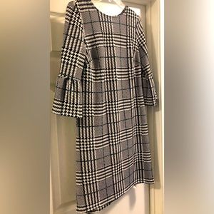 Small black and white herringbone pattern dress with dark green lines.